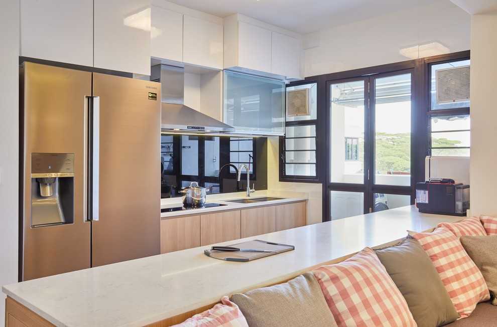 Asian Kitchen with Vinyl Flooring and Homogeneous Tiles