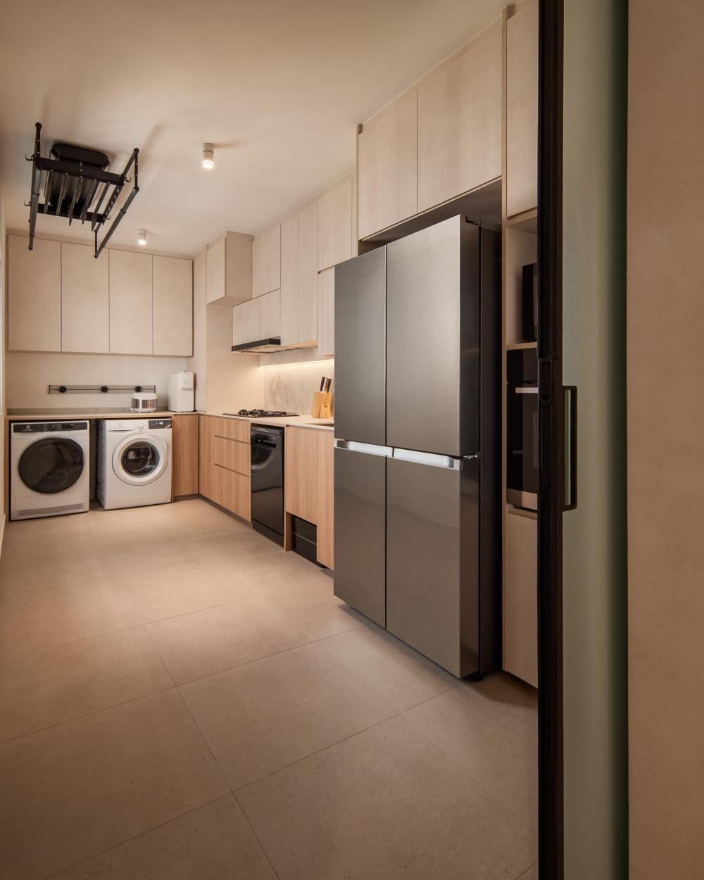 Contemporary Kitchen with Countertop and Homogeneous Tiles