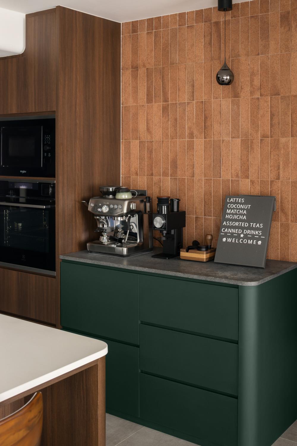 Contemporary Kitchen with Cupboard and Breakfast Counter