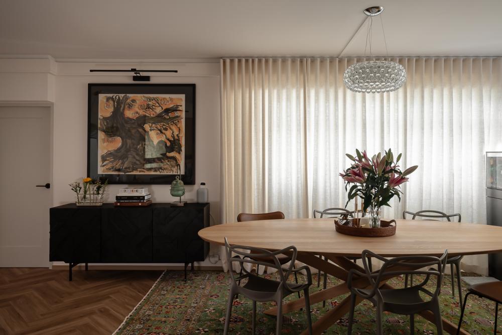 Modern Living Room with Vinyl Flooring and Cove Lighting