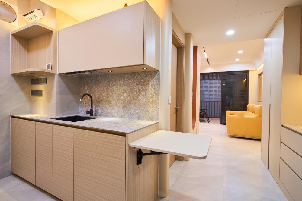 Modern Kitchen with Countertop and Open Kitchen