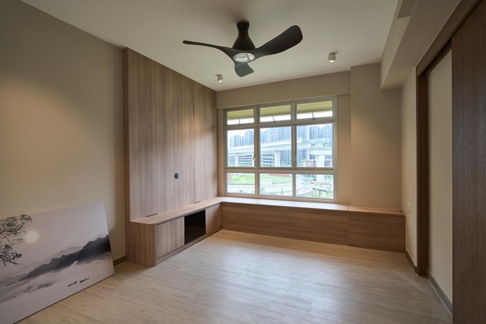 Minimalist Living Room with Settee and Vinyl Flooring