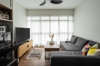 Contemporary Living Room at Resale 4 Room HDB @ Telok Blangah