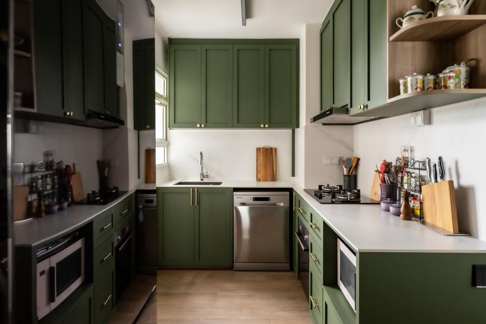 Contemporary Kitchen with Countertop and Vinyl Flooring