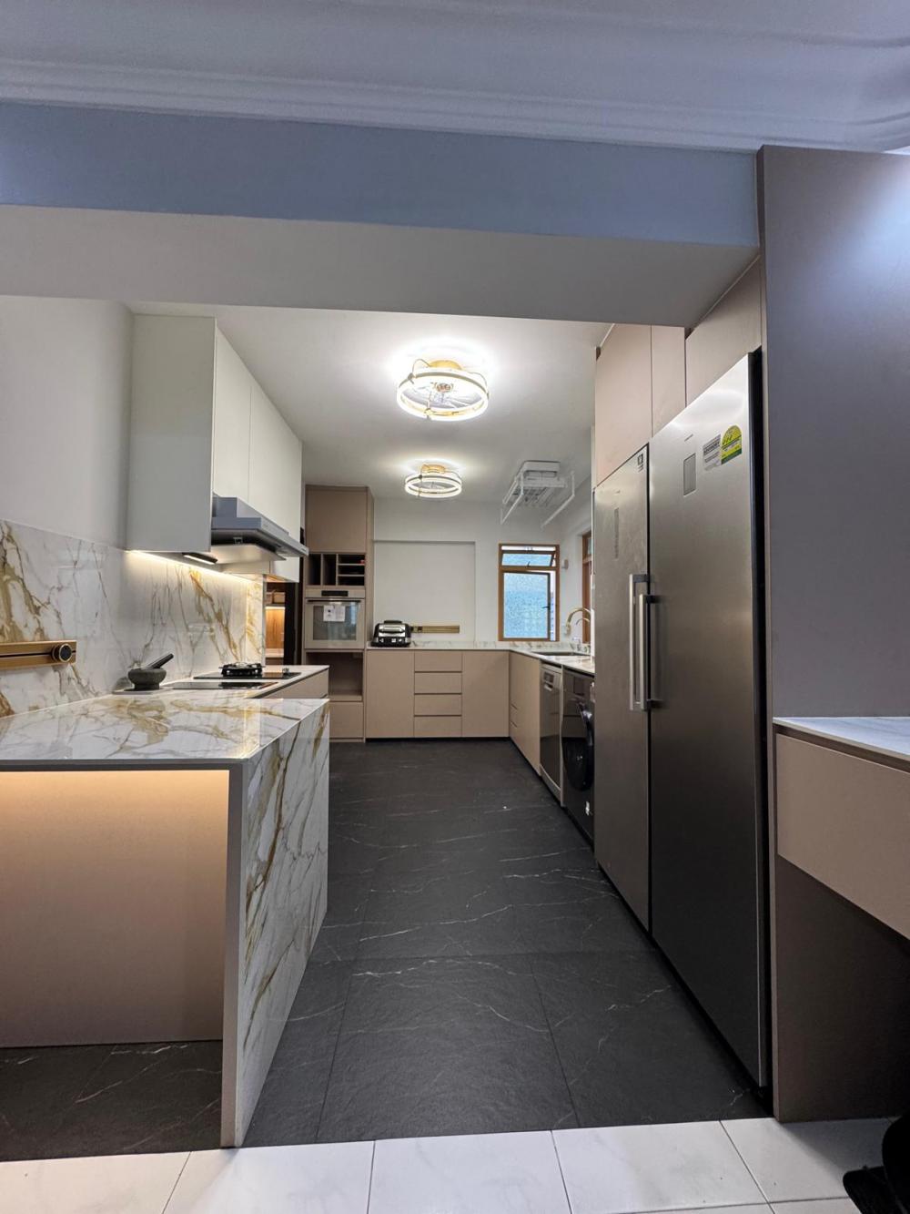Contemporary Kitchen with Countertop and Homogeneous Tiles