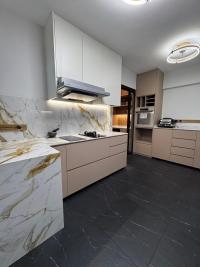 Contemporary Kitchen at 317C Anchorvale Road