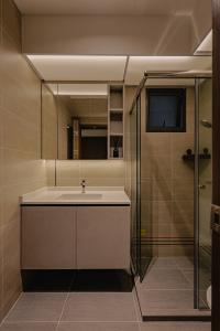 Modern Bathroom at Garden Bloom @ Tengah