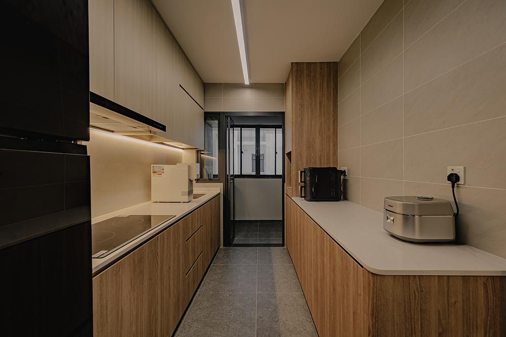 Modern Kitchen with Countertop and Homogeneous Tiles