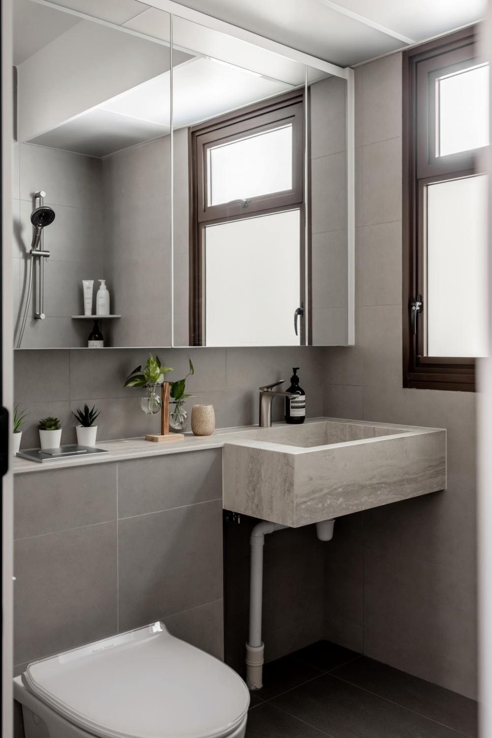 Modern Bathroom with Mirror and Bathroom Storage