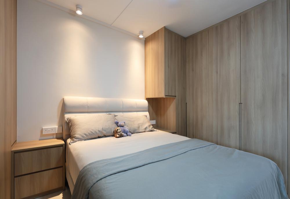 Minimalist Bedroom with Wardrobe and Closet