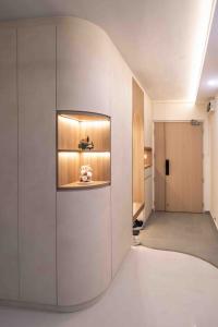 Minimalist Entryway at 113 Rivervale Walk
