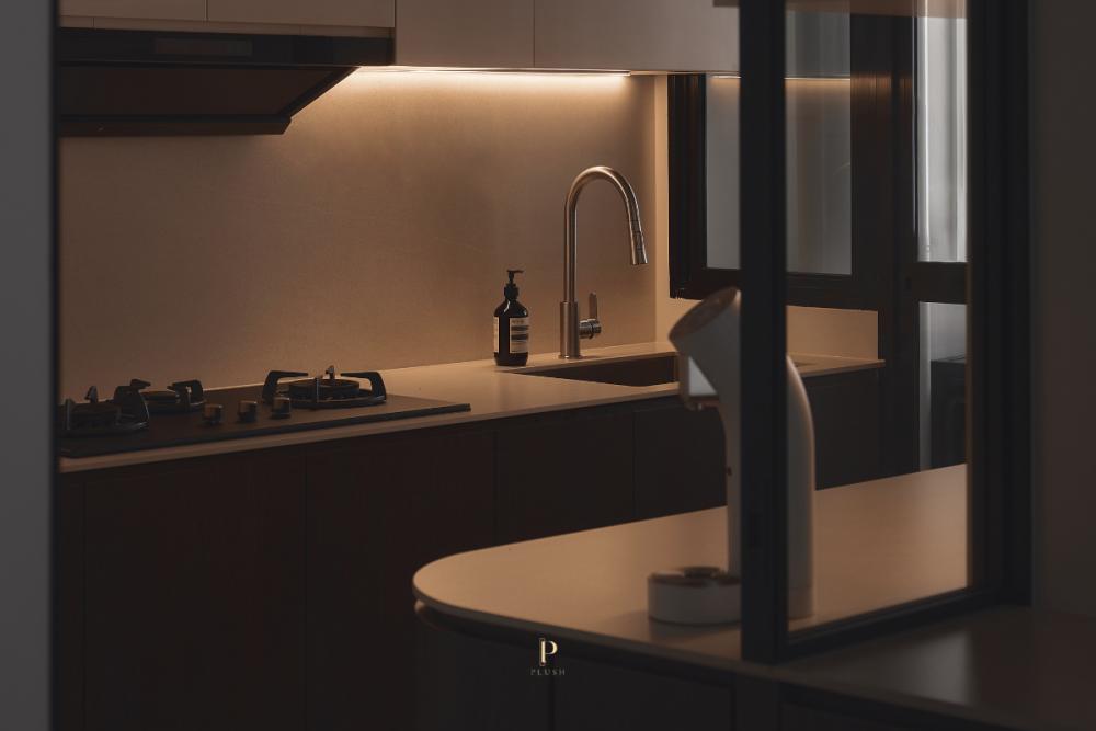 Modern Kitchen with Countertop and Open Kitchen