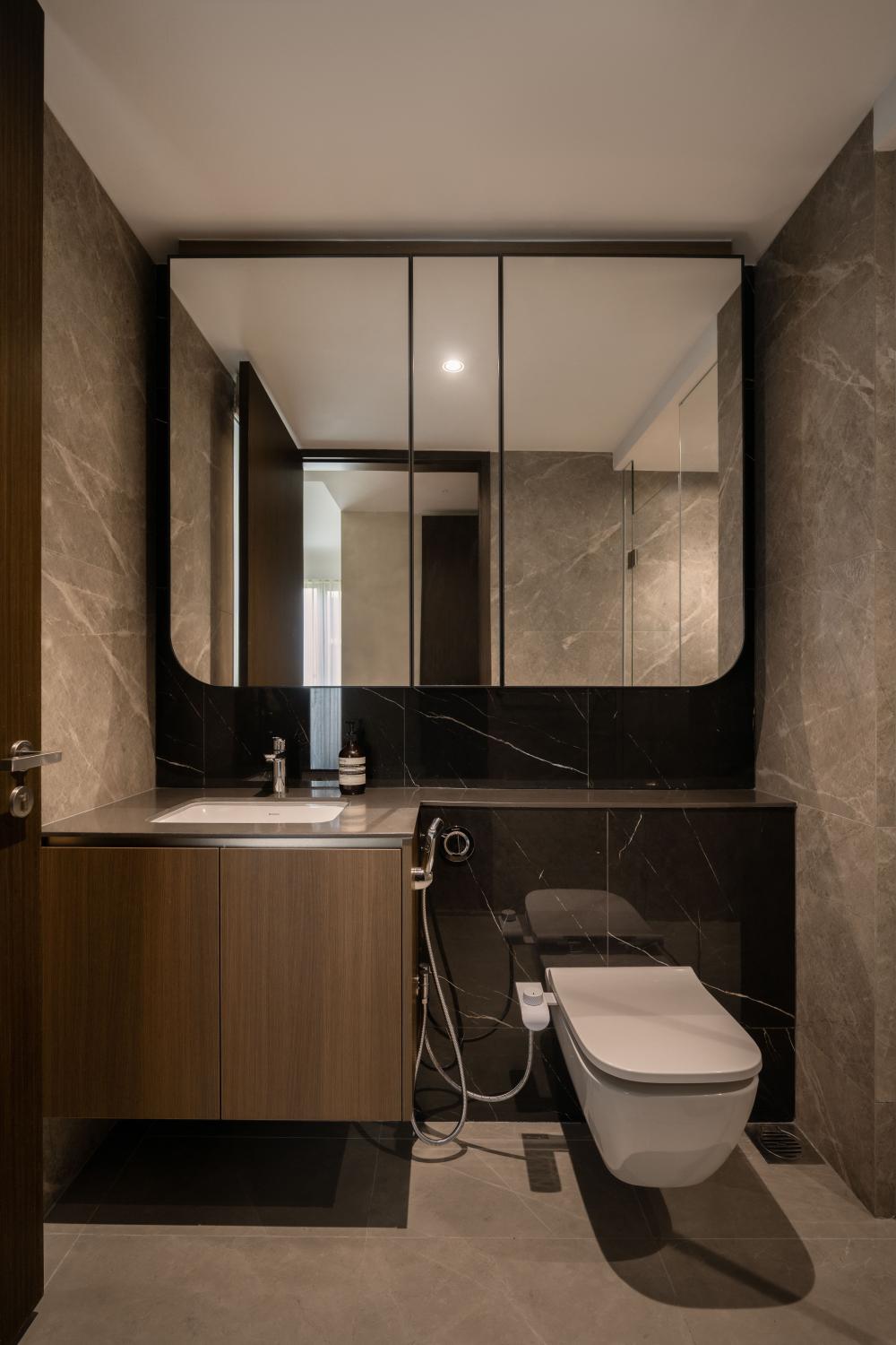 Modern Bathroom with Vinyl Flooring and Mirror