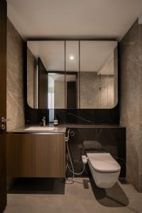 Modern Bathroom at The Watergardens