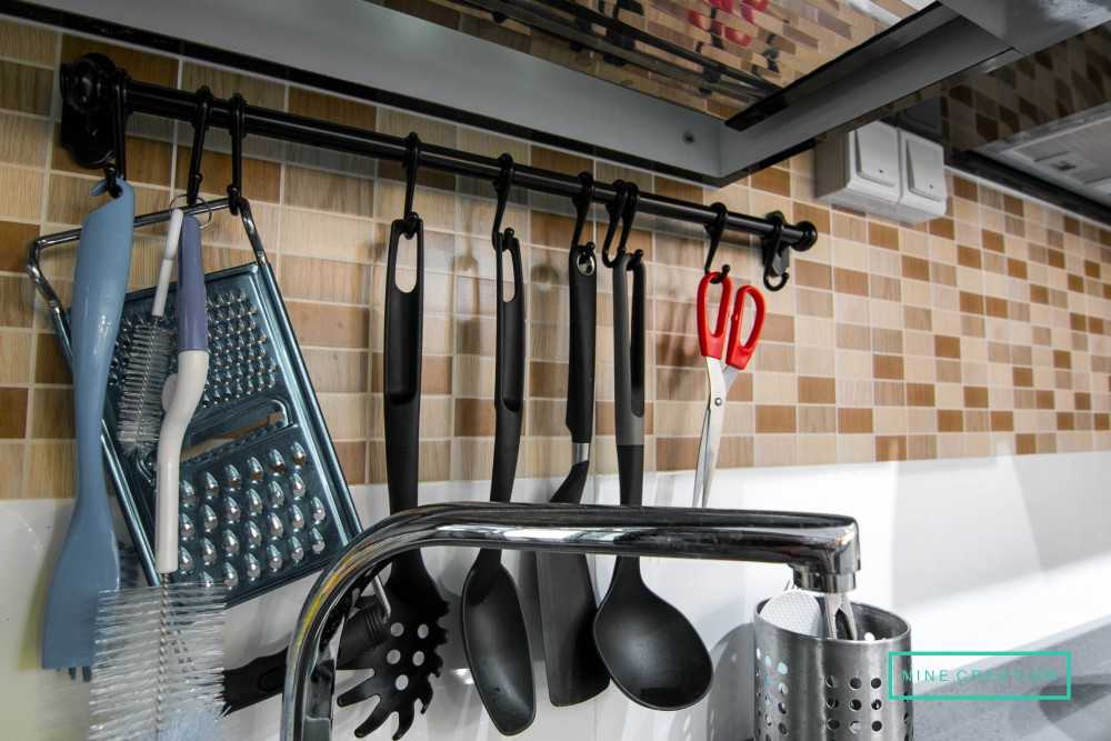 Modern Kitchen with Countertop and Mosaic