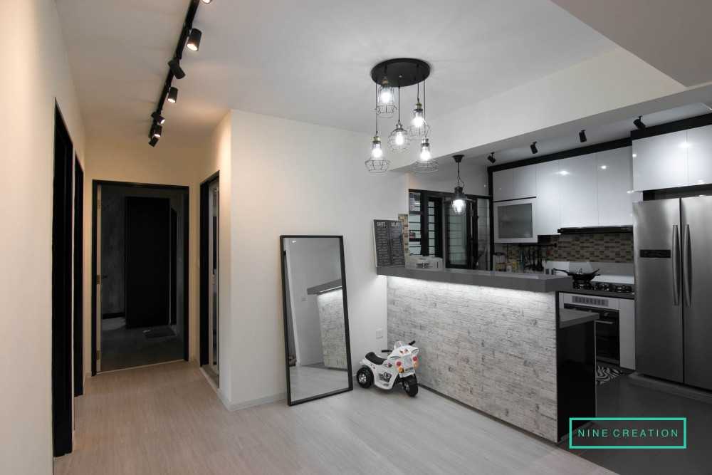 Modern Kitchen with Countertop and Breakfast Counter