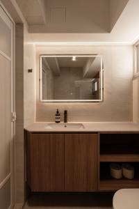 Modern Bathroom at 10C Bendemeer