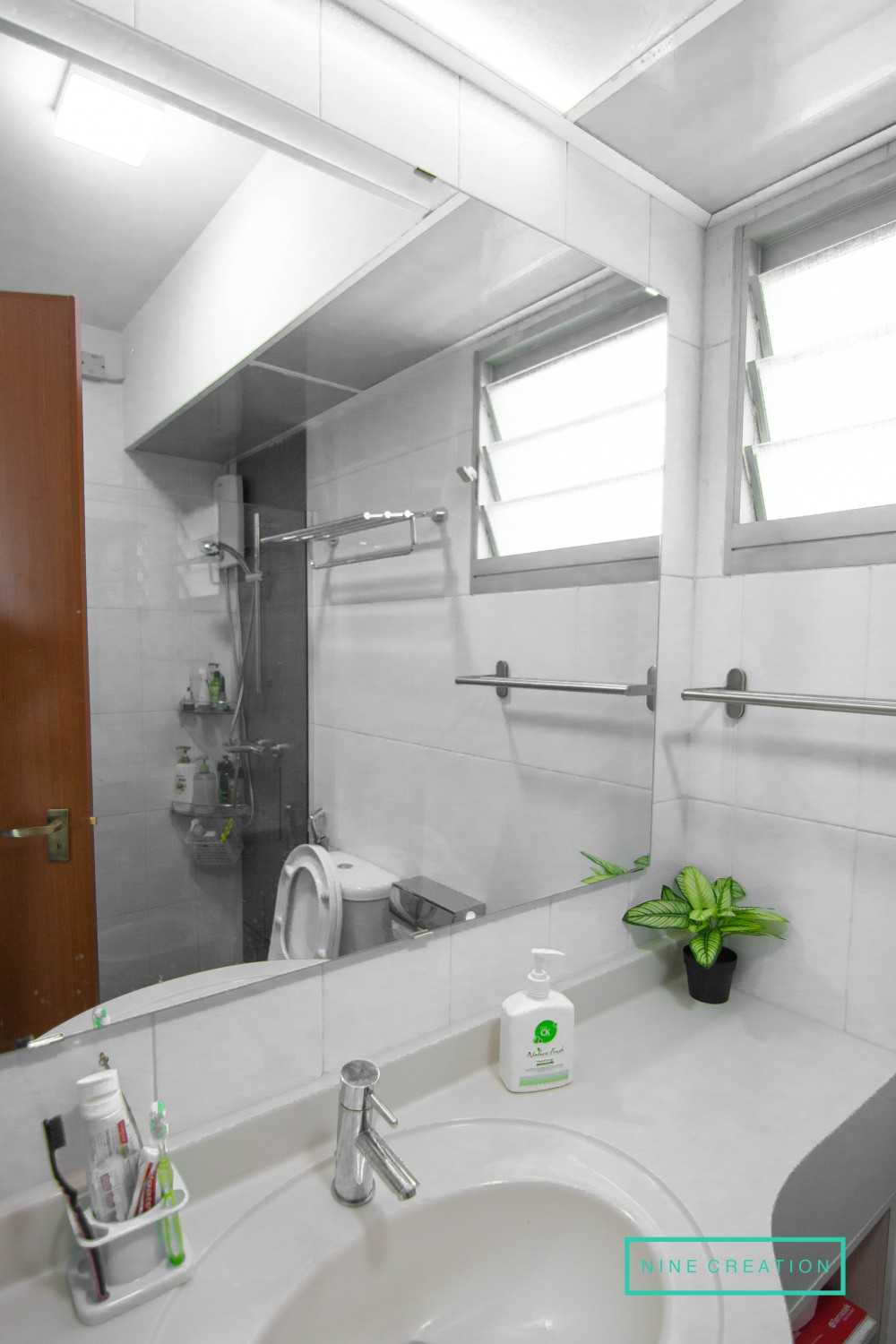 Modern Bathroom with Mirror and Vanity Counter