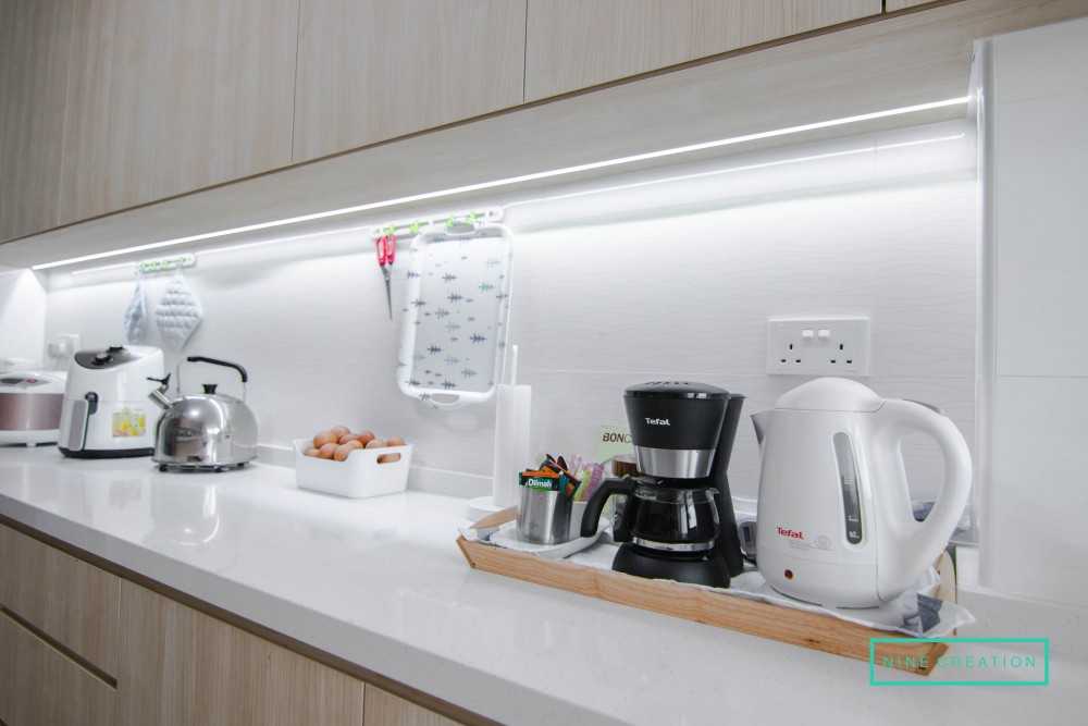 Modern Kitchen with Countertop and Open Kitchen