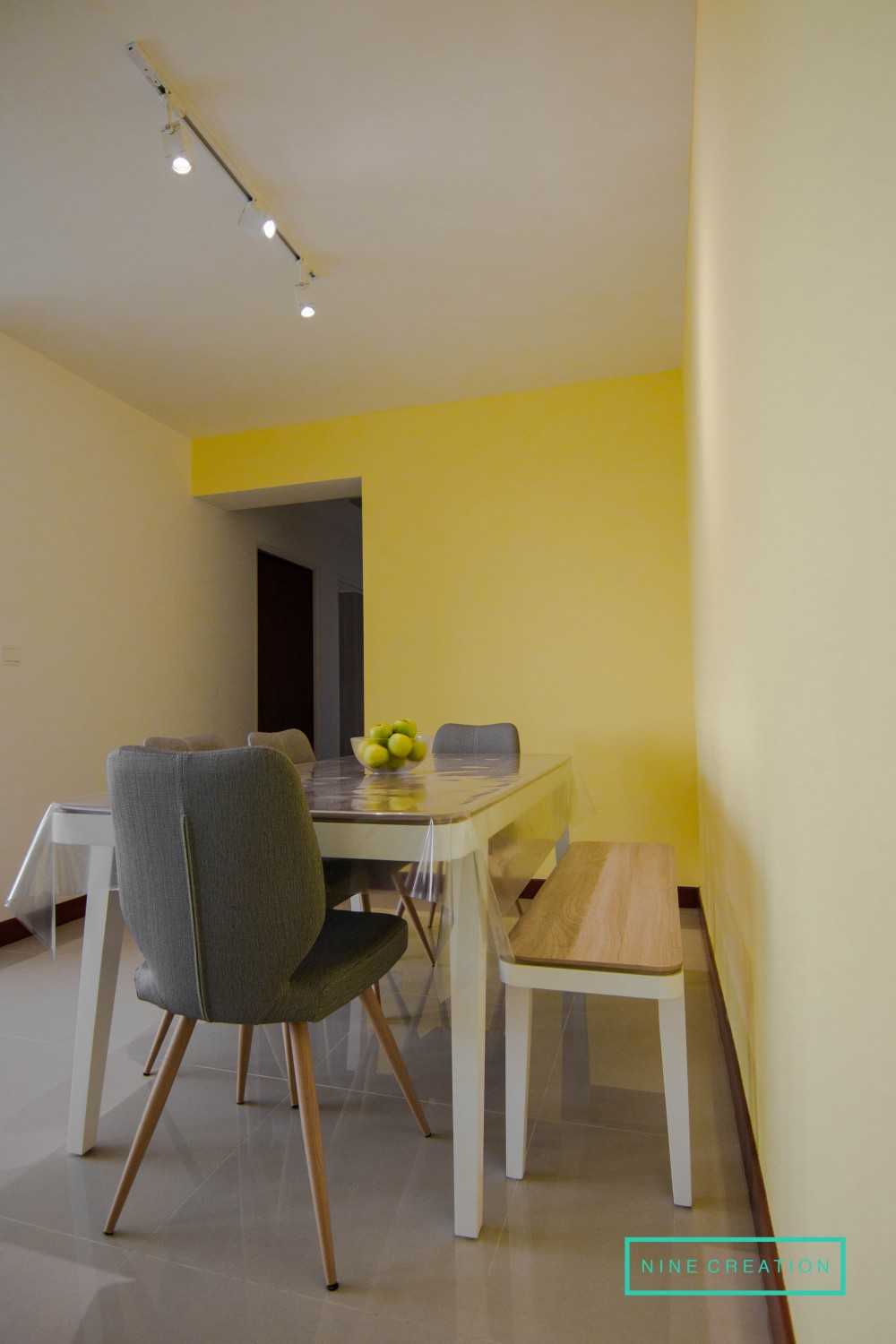 Modern Dining Room with Dining Table and Dining Chairs
