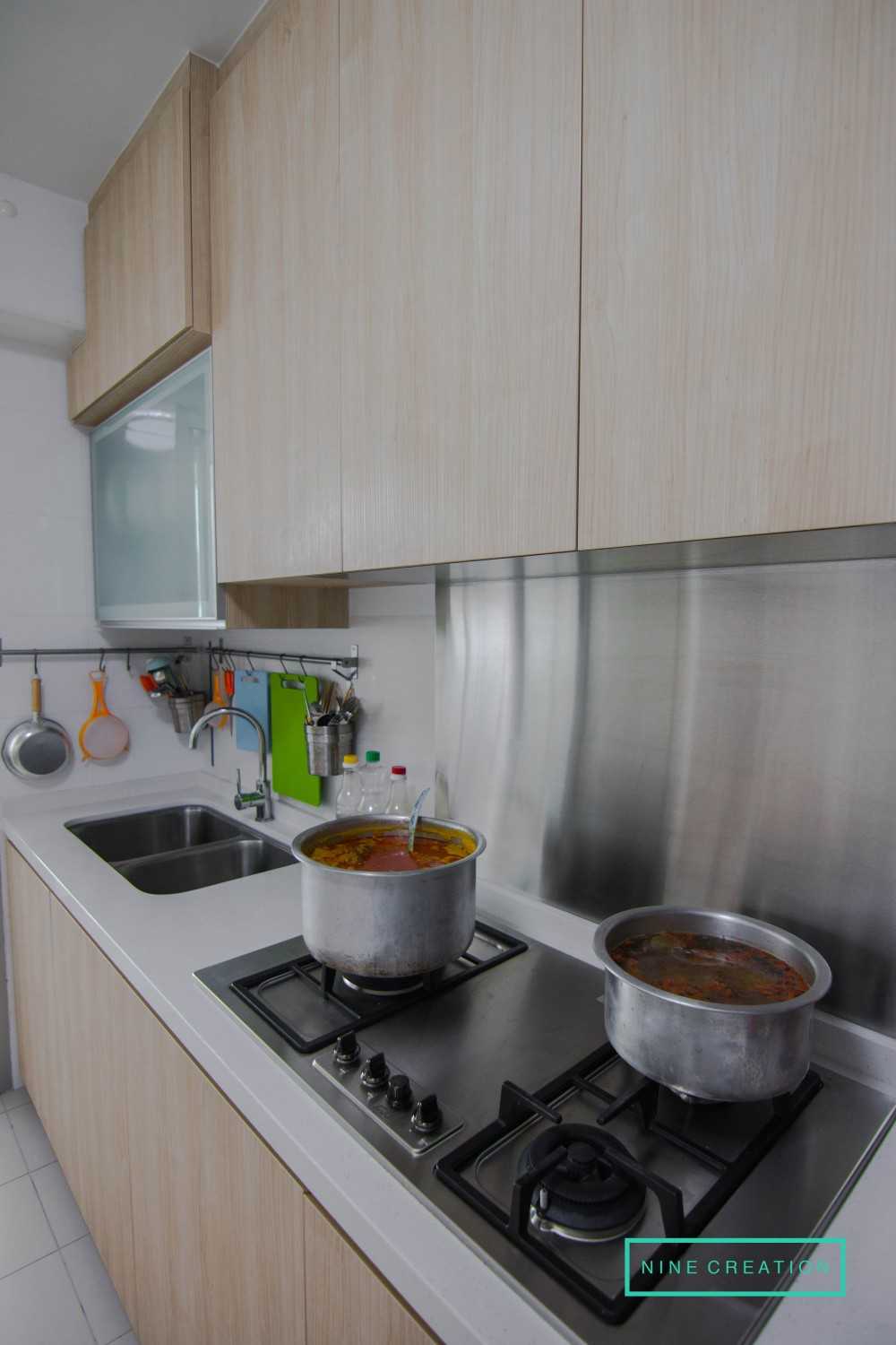 Modern Kitchen with Countertop and Kitchen Backsplash