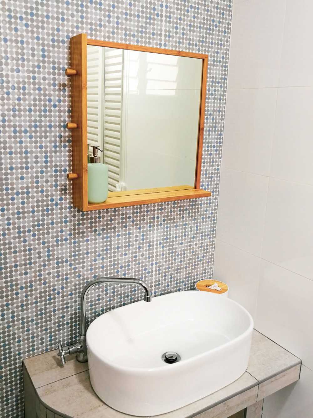 Scandinavian Bathroom with Homogeneous Tiles and Mirror