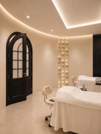 Minimalist Retail at Rae Beauty Salon