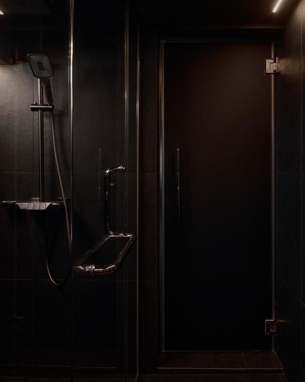 Contemporary Bathroom with Countertop and Homogeneous Tiles
