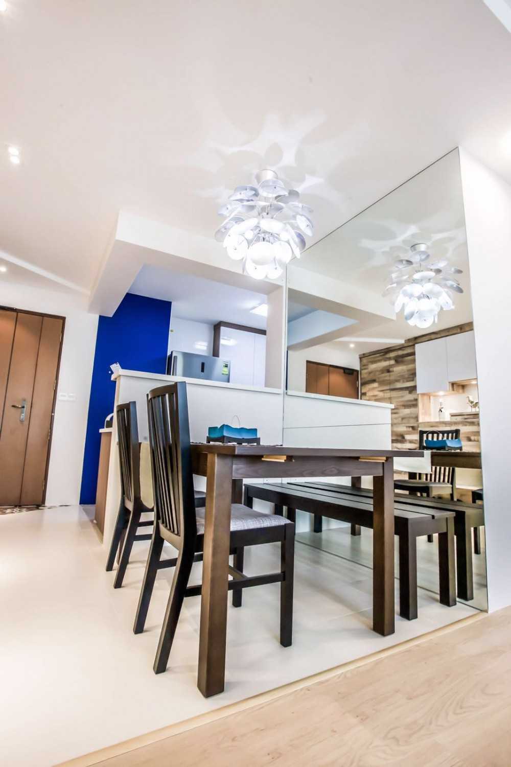 Scandinavian Dining Room with Mirror and Kitchen Island