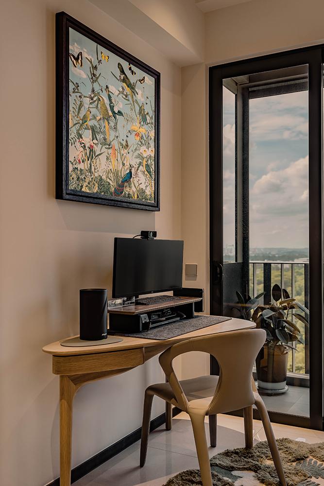 Modern Living Room with Artwork and Paintings