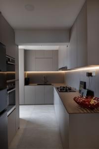 Contemporary Kitchen at 5 Room HUDC @ Marine Vista