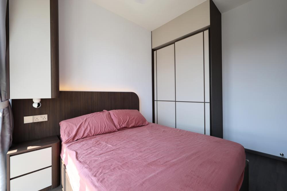 Minimalist Bedroom with Vinyl Flooring and Wardrobe
