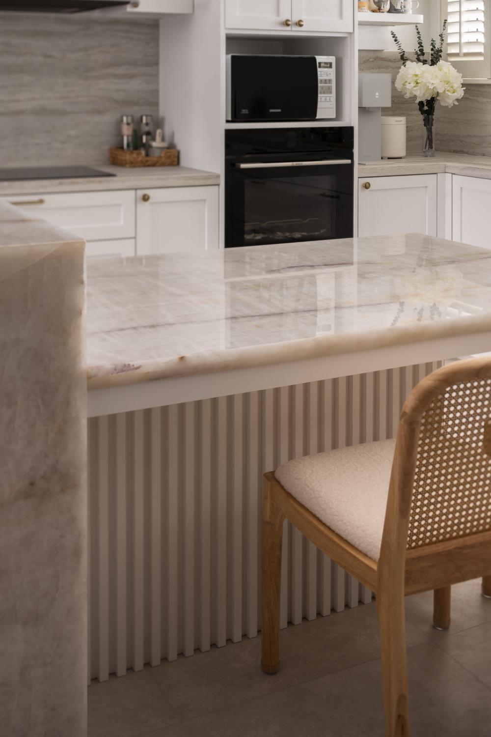 Contemporary Kitchen with Countertop and Kitchen Island