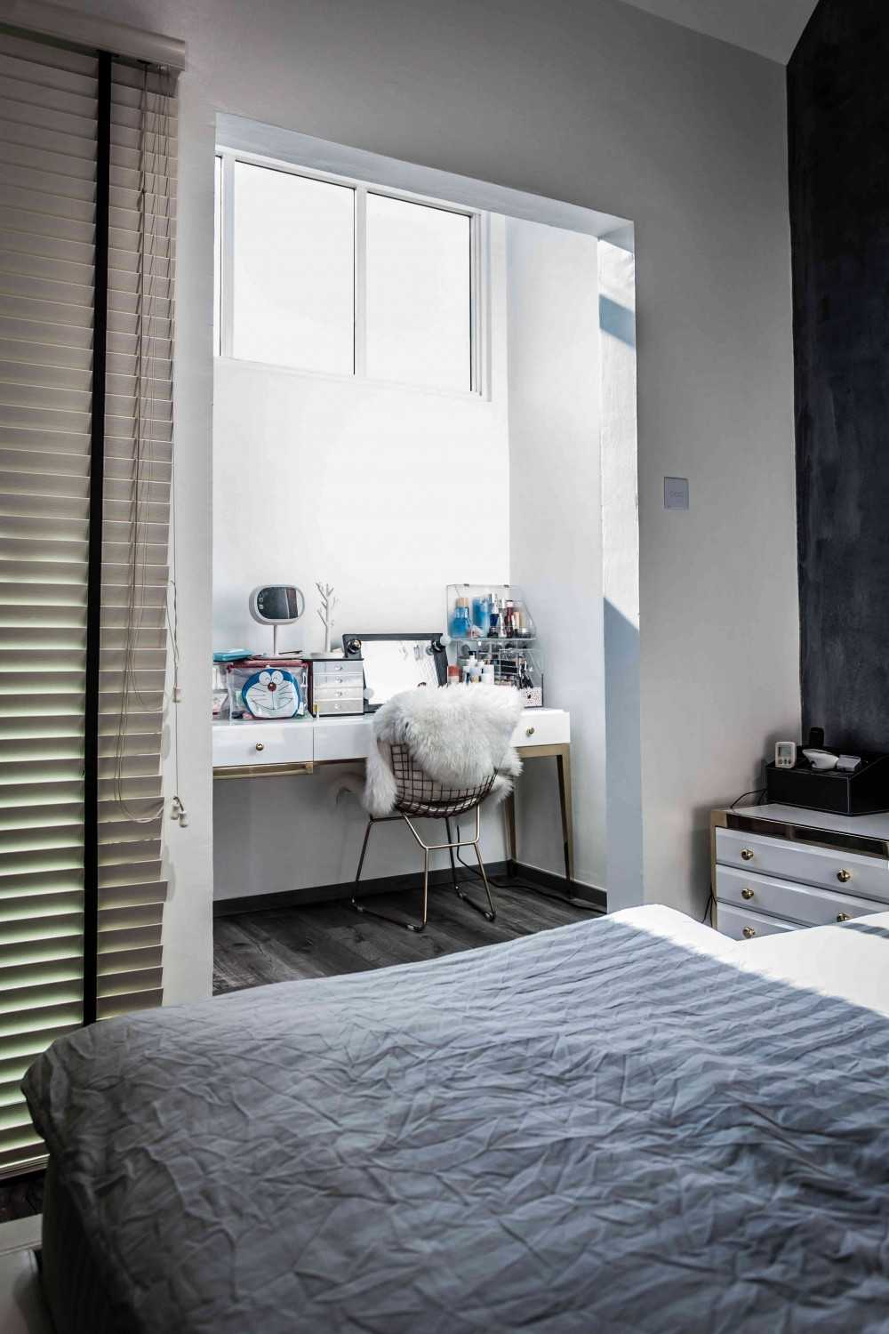 Contemporary Bedroom with Bedroom Dresser and Bed