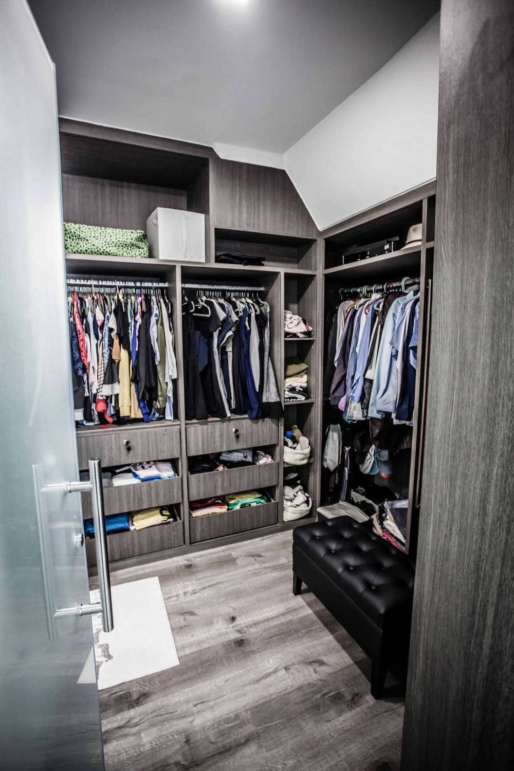 Contemporary Walk-in Wardrobe with Vinyl Flooring and Wardrobe