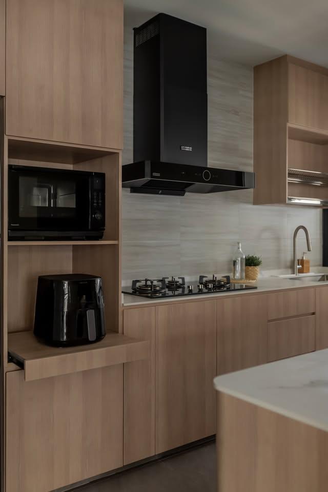 Modern Kitchen with Countertop and Kitchen Island
