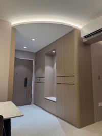 Modern Foyer at 374A Woodlands