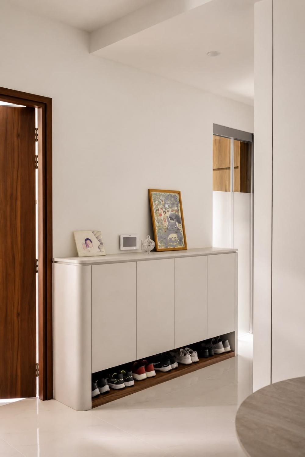 Contemporary Foyer with Drop Ceiling and Shoe Rack