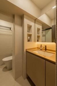 Scandinavian Bathroom at Condominium at 337 Jurong East Ave 1 (Scandinavian)