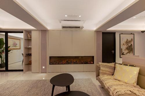 Modern New Condominium by erstudio Pte Ltd