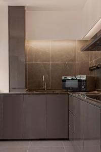 Modern Kitchen at Condominium at 460 Tampines St42