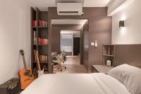 Modern Bedroom at Condominium at 460 Tampines St42