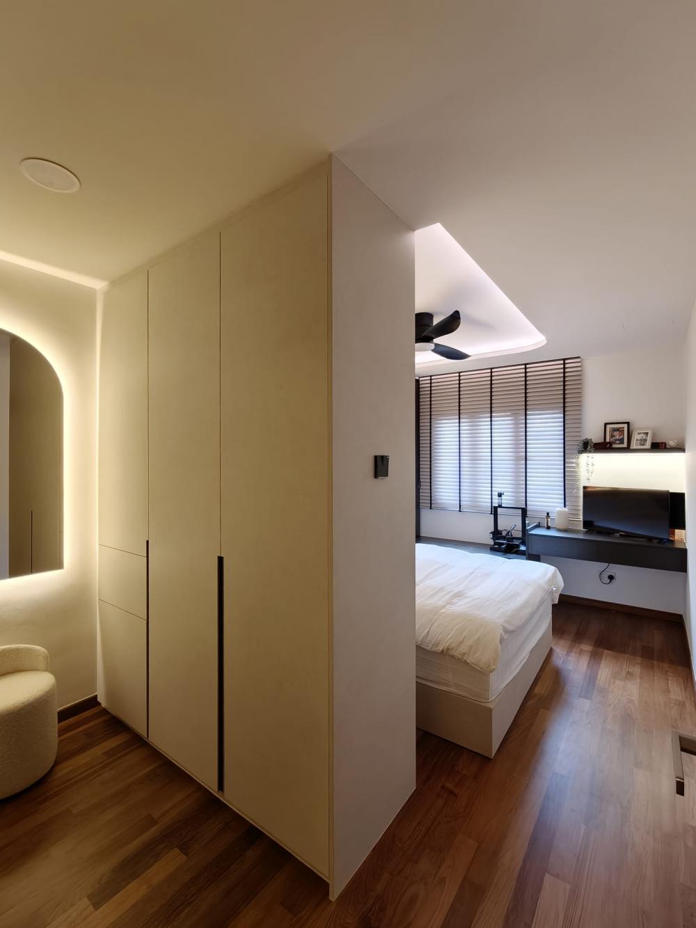 Modern Walk-in Wardrobe with Mirror and Wardrobe