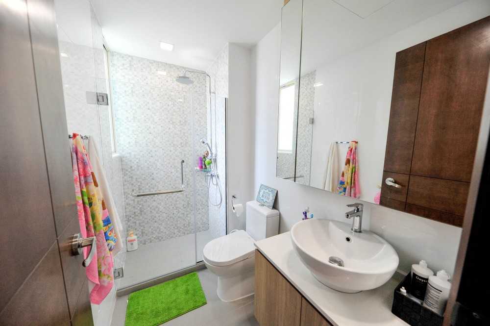Modern Bathroom with Mirror and Shower Screen