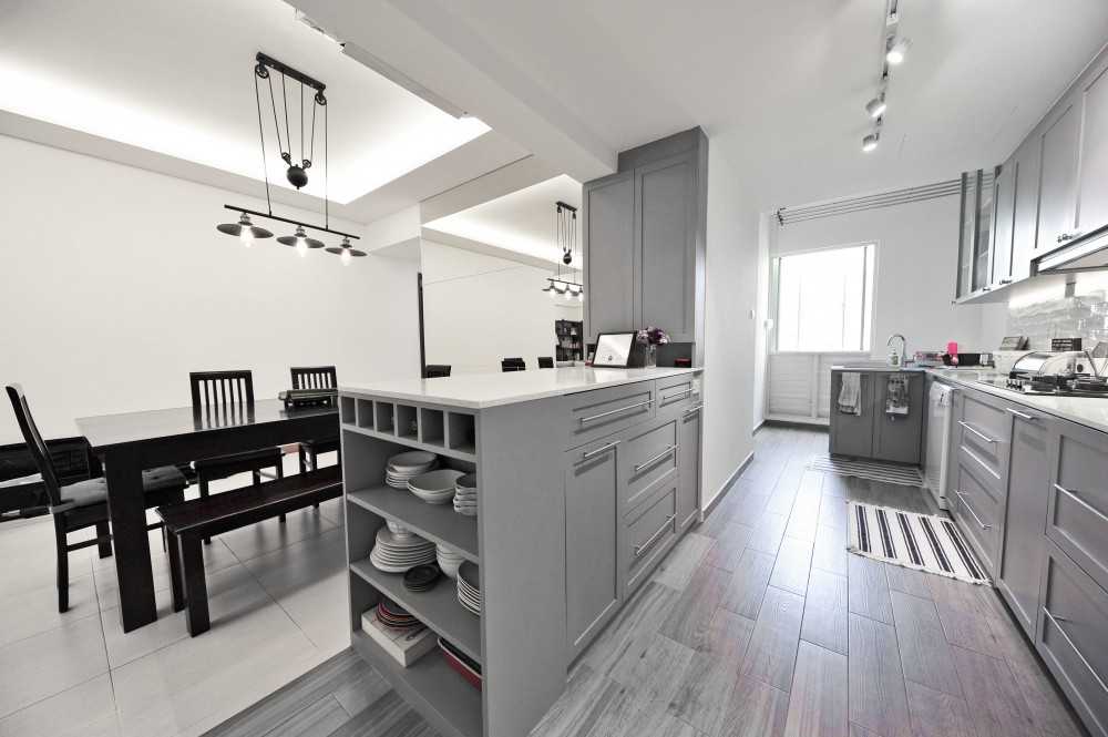 Modern Kitchen with Countertop and Homogeneous Tiles