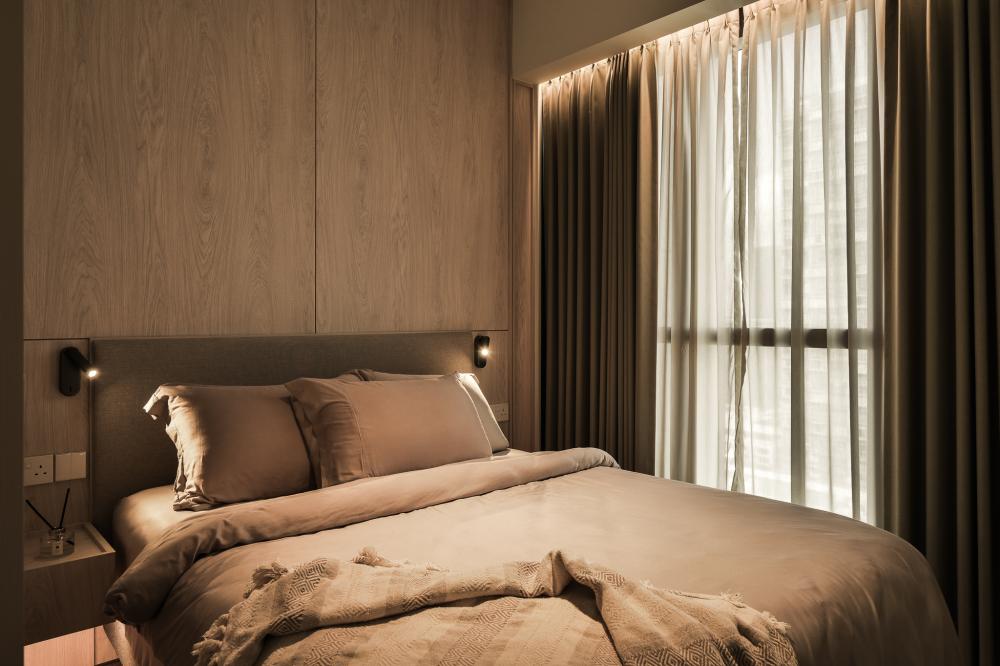 Modern Bedroom with Bay Window and Queen Bed