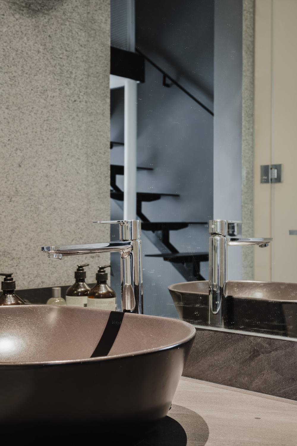 Minimalist Bathroom with Bathroom Storage and Bathroom Sinks