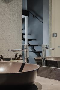 Minimalist Bathroom at Condominium at Hillview Rise, The Hillier