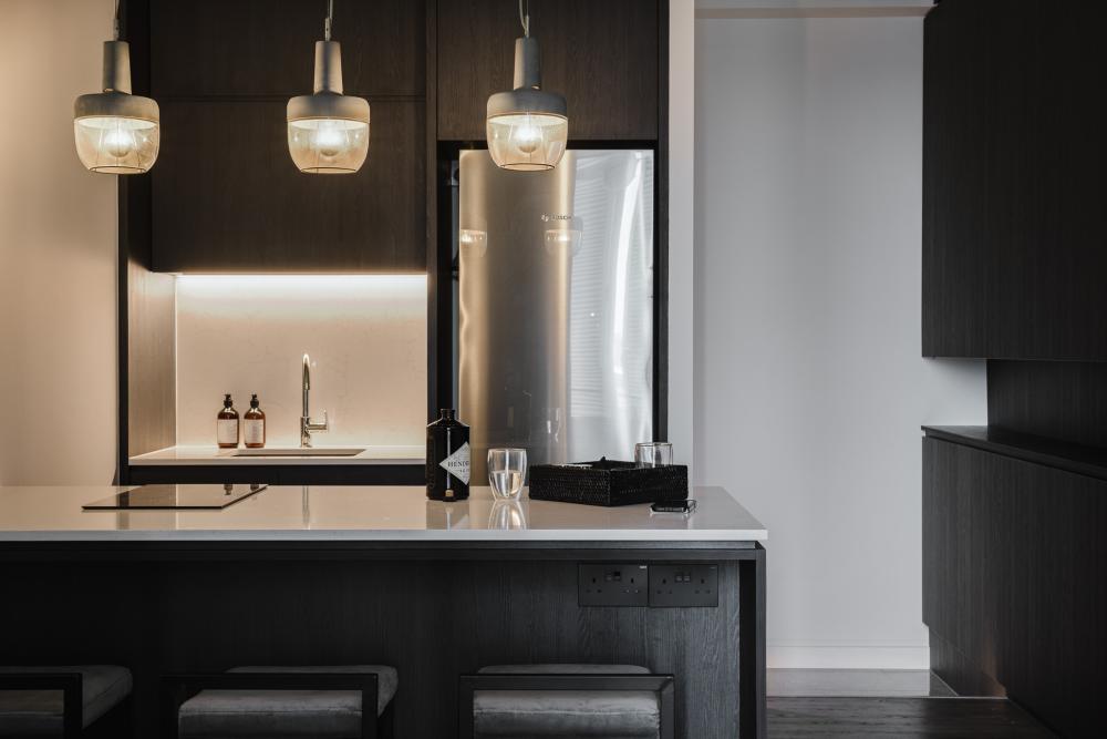 Minimalist Home Bar with Countertop and Bar Counter