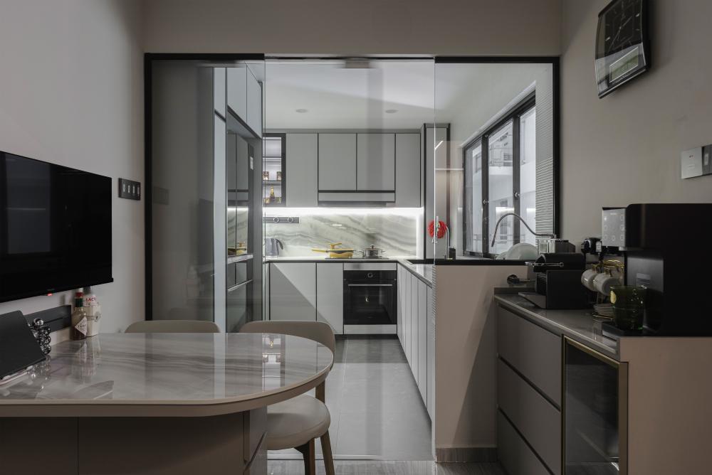 Modern Kitchen with Countertop and Kitchen Island